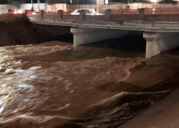 Operativo por presunto hombre arrastrado por la corriente del Chuvíscar