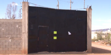 Clausuran negocio donde cayeron cuatro perros en chapopote