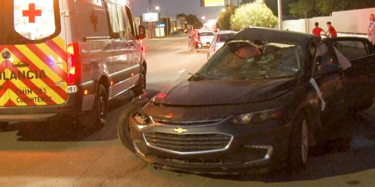 Provoca accidente vial y huye del lugar en Cuauhtémoc