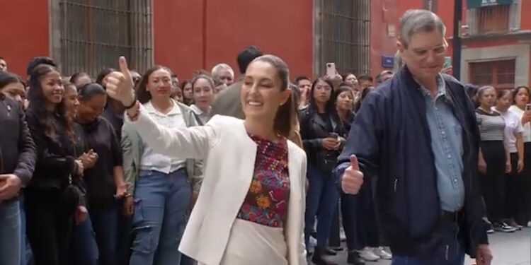 Acudió Sheinbaum a elecciones en Palacio Nacional
