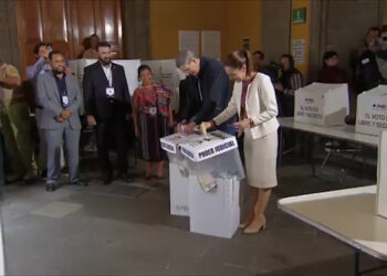 Acudió Sheinbaum a elecciones en Palacio Nacional