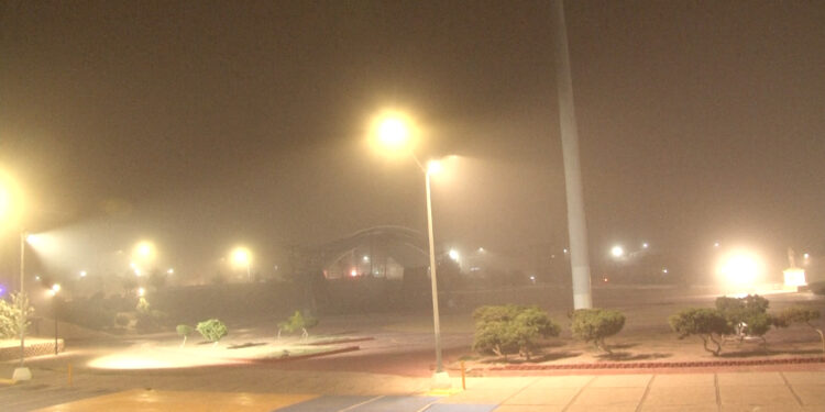 Tormenta de arena cubrió la ciudad la noche del martes