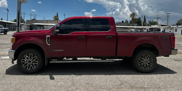 Recuperan camioneta robada con cheque sin fondos