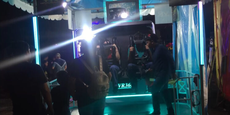 Familias disfrutan la Feria de Meoqui a pesar de la lluvia