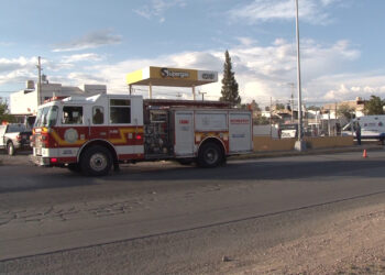 Joven sufre graves quemaduras por flamazo en expendio de gas