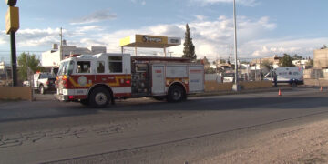 Joven sufre graves quemaduras por flamazo en expendio de gas