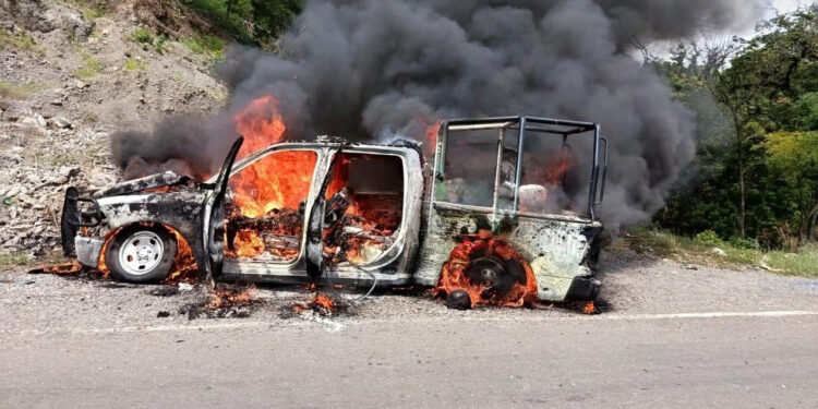 Con más de 700 disparos, emboscaron y calcinaron a cinco policías en Chiapas