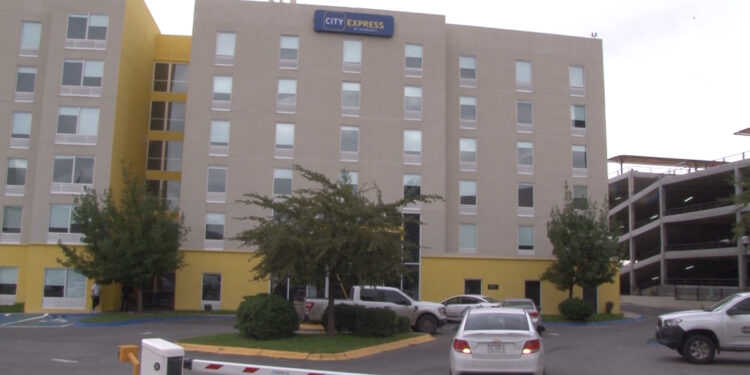 Muere hombre por infarto en hotel de Distrito Uno