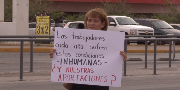 Docentes protestan por deficiencias en el ISSSTE