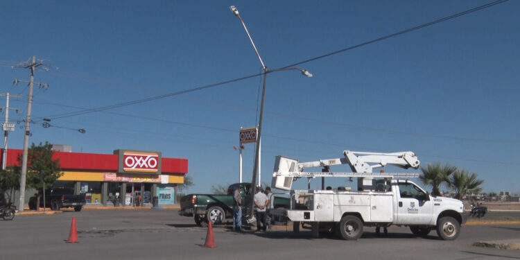 Choca joven contra poste por exceso de velocidad en Delicias