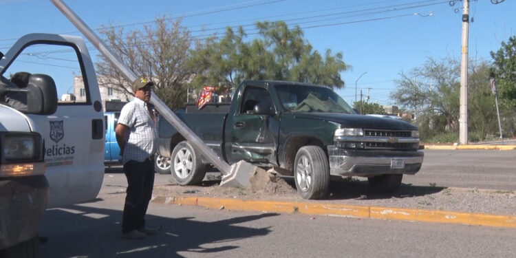 Choca joven contra poste por exceso de velocidad en Delicias