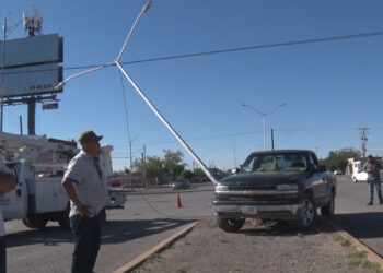 Choca joven contra poste por exceso de velocidad en Delicias