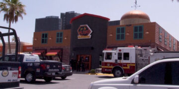 Incendio en restaurante Las Alitas deja un herido leve