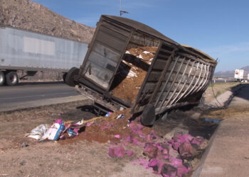 Incendio y volcadura tras choque en libramiento Oriente
