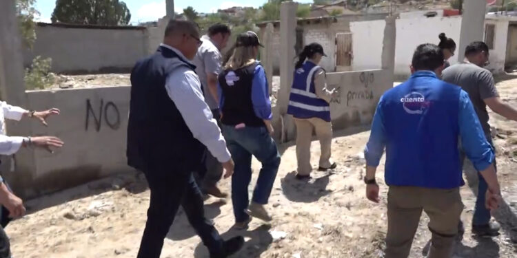 Recorre Gobernadora zonas afectadas por lluvias en Juárez