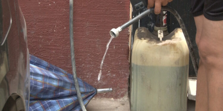 Sin agua, soportan calorón en Praderas del Sur