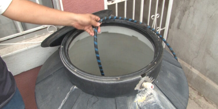 Sin agua, soportan calorón en Praderas del Sur