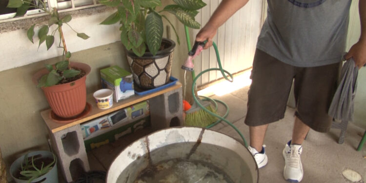 Sin agua, soportan calorón en Praderas del Sur