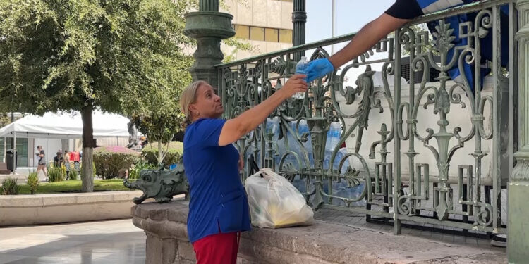 Instalan puntos de hidratación gratuitos en la capital