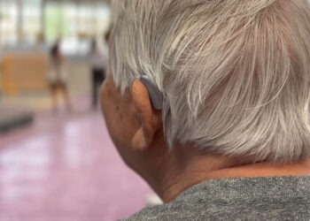 Programa “Todos Oídos” beneficia a 70 personas con aparatos auditivos