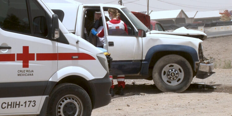 Fuerte choque en carretera estatal 5 de Cuauhtémoc