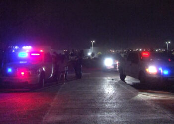 Roban auto a punta de pistola en la Vialidad Sacramento