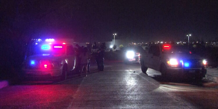 Roban auto a punta de pistola en la Vialidad Sacramento