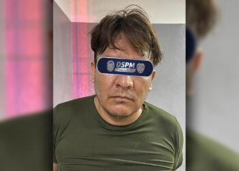 Hombre acusado de portar diversos empaques de cristal