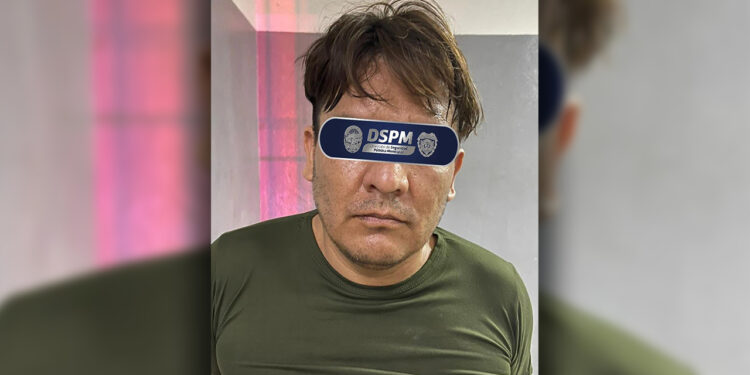 Hombre acusado de portar diversos empaques de cristal