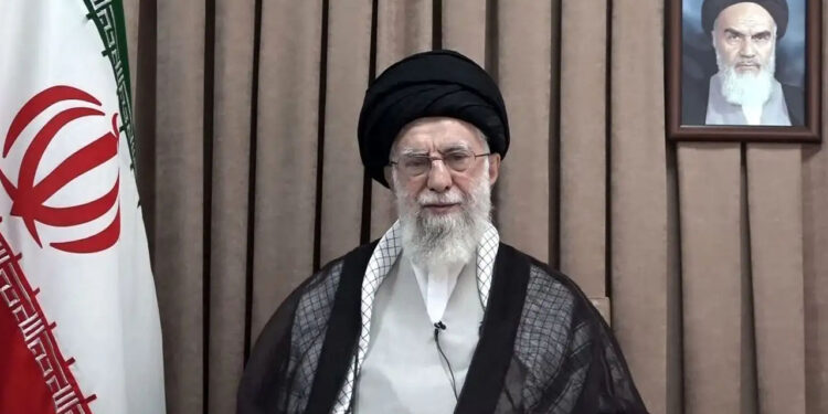 Líder supremo de Irán amenaza a EU con “daño irreparable” si entra en su conflicto con Israel