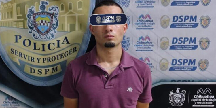 Detienen a joven con cristal y una motocicleta con reporte de robo