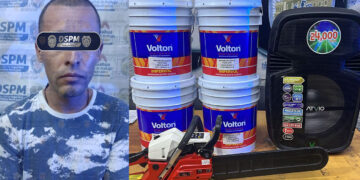 Sujeto es detenido por presunto robo en una escuela al norte de la ciudad