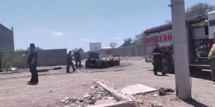 Se incendia vehículo en taller de Delicias