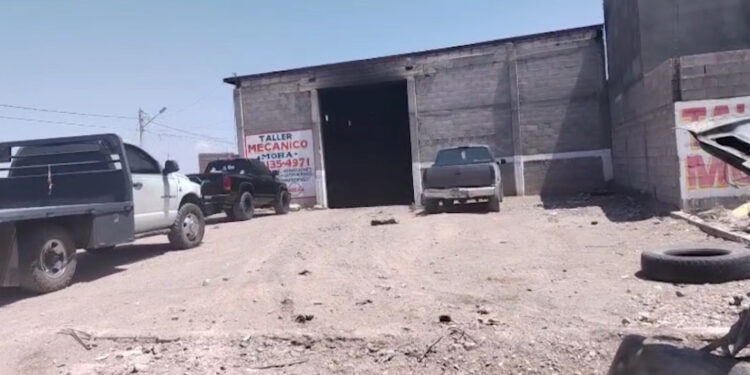 Se incendia vehículo en taller de Delicias