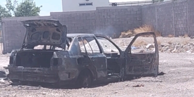 Se incendia vehículo en taller de Delicias