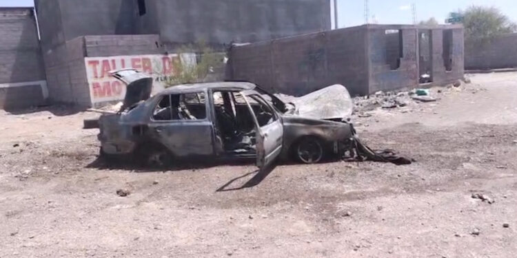 Se incendia vehículo en taller de Delicias