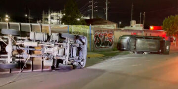 Doble volcadura en Periférico Lombardo Toledano