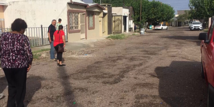 Vecinos de Vencedores del Desierto en Delicias exige calles pavimentadas