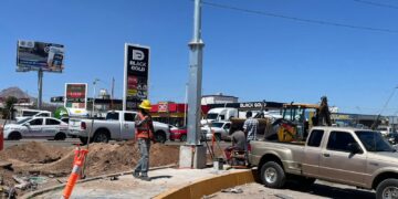 Reparan poste tras accidente fatal en el Periférico Lombardo Toledano