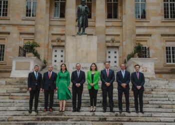 Marco Bonilla recibe condecoración en Colombia por políticas públicas