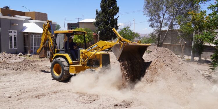 Comienza pavimentación en la colonia Campesina
