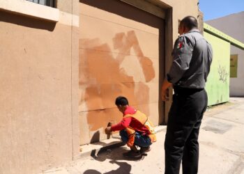 Jóvenes grafiteros reparan daños en la ciudad