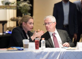 Maru Campos analiza estrategias para fortalecer la seguridad fronteriza