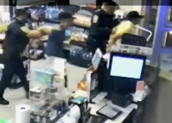 Detienen a dos adolescentes tras intentar asaltar un OXXO