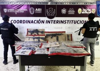 Asegura Fiscalía armas de fuego, cartuchos y evidencia de interés en cateos