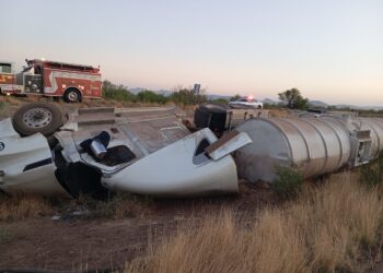 Cierre parcial en carretera Chihuahua-Juárez por volcadura de pipa