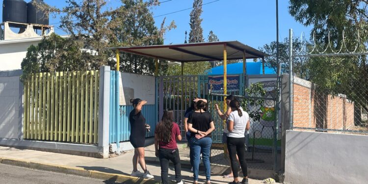 Exigen padres de familia destitución de directora en Jardín de Niños “Luis Belderrain”