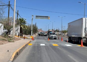 Toman medidas viales en Primaria 2 de Abril por manifestación de padres de familia