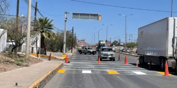 Toman medidas viales en Primaria 2 de Abril por manifestación de padres de familia