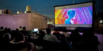 Invitan a ver Shrek 2 en una función de cine al aire libre